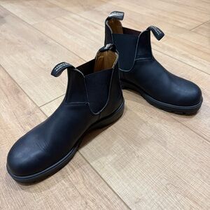 Blundstone Classics #558 Chelsea Boot - Black Leather - Men’s 9, Women’s 11